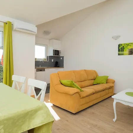 M.g Brodarica (Sibenik-Knin)