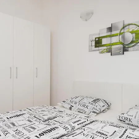 M.g Brodarica (Sibenik-Knin)