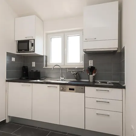 M.g Brodarica (Sibenik-Knin)